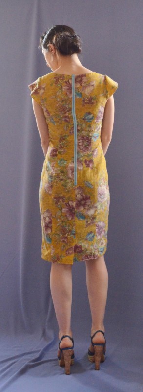 Cap sleeved sheath in gold vintage look floral with exposed zipper in blue
